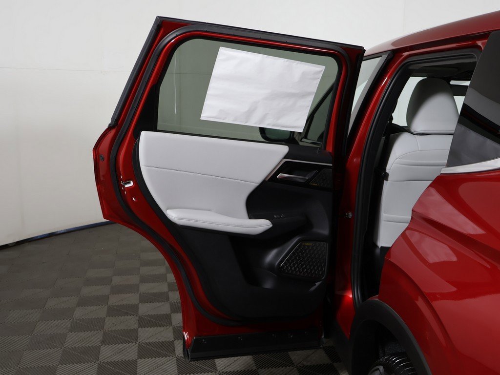 New 2025 Mitsubishi Outlander SE image 25