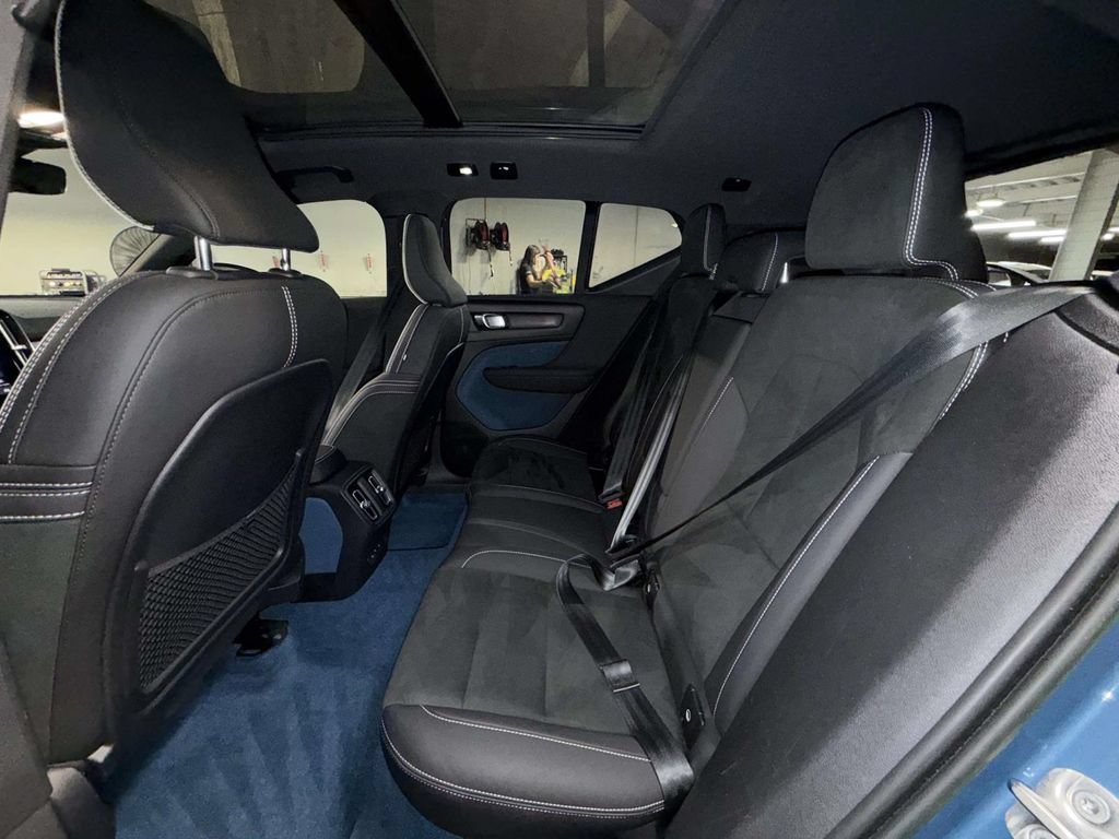 Used 2023 Volvo XC40 Recharge Ultimate w/ Protection Package Premier AWD/4WD image 19