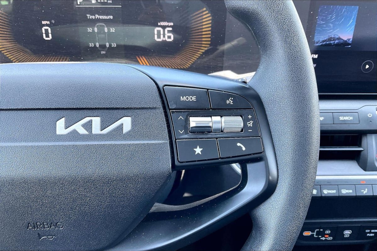 Used 2025 Kia K4 FWD image 18