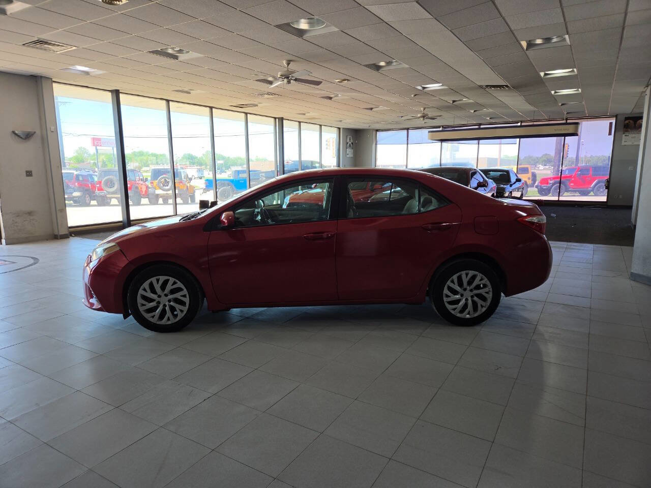 Used 2015 Toyota Corolla LE FWD image 4
