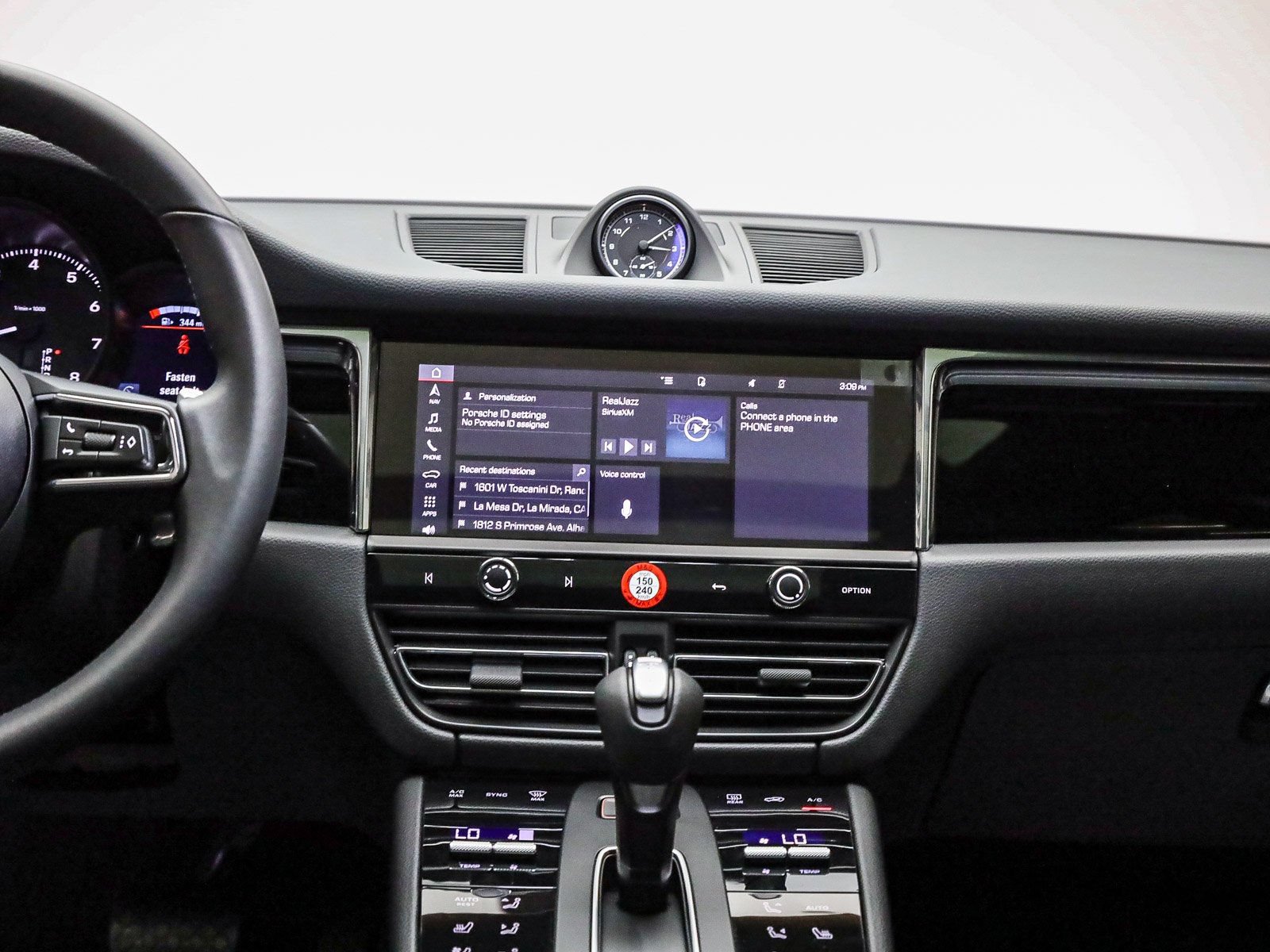 Certified 2025 Porsche Macan AWD/4WD image 13