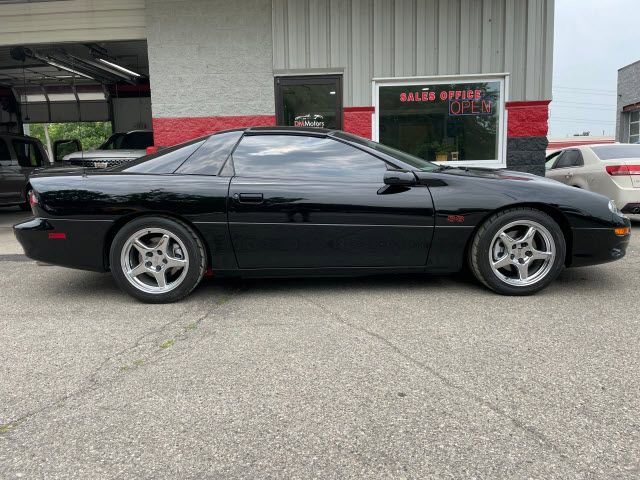 Used 2000 Chevrolet Camaro Z28 w/ SS Performance/Appearance Pkg RWD image 2