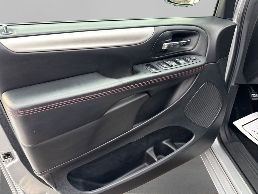 Used 2018 Dodge Grand Caravan GT image 23