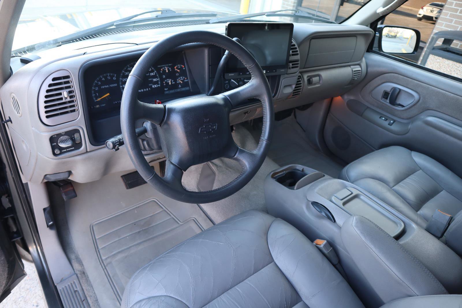 Used 1999 Chevrolet Suburban 2WD w/ Preferred Equipment Group 3 image 21