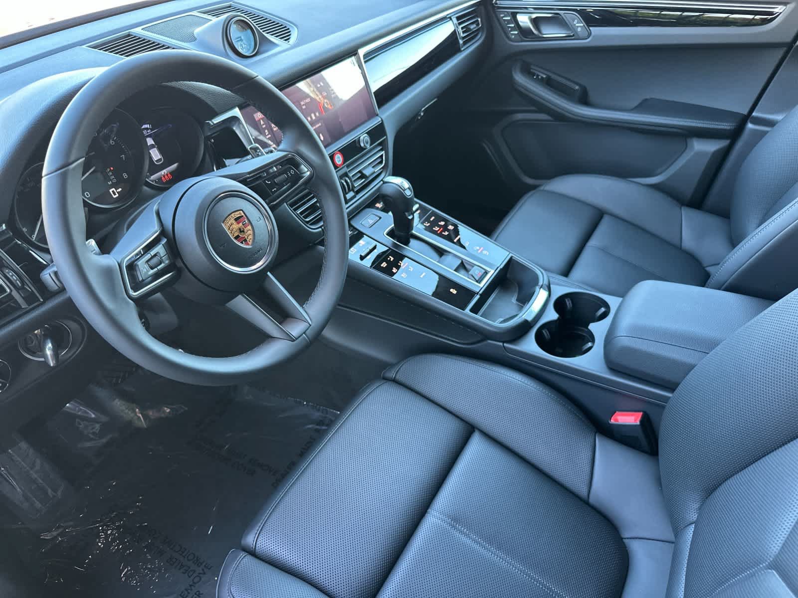 New 2026 Porsche Macan AWD/4WD image 4