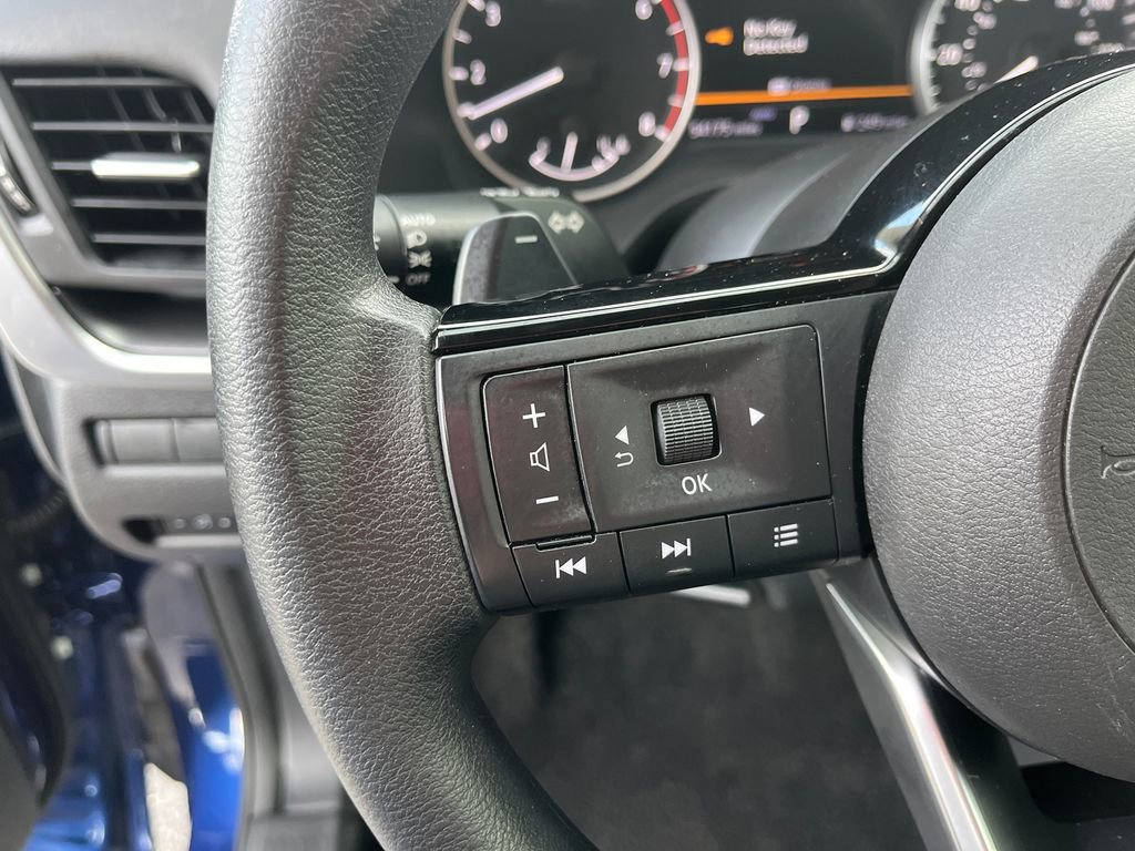 Used 2023 Nissan Rogue SV image 16