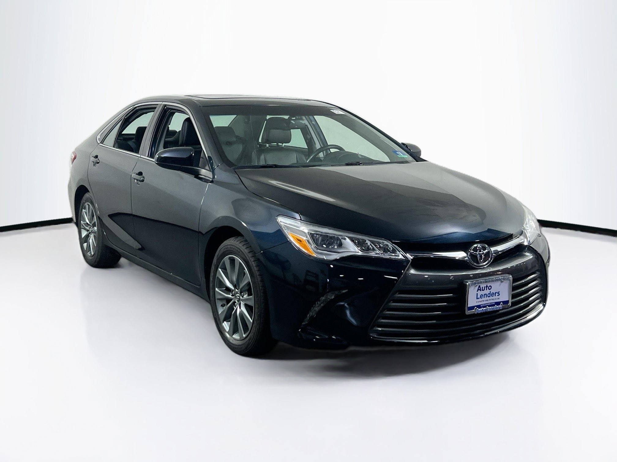 Used 2016 Toyota Camry XLE FWD image 3