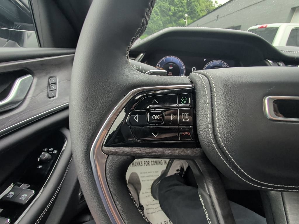 Used 2023 Jeep Grand Cherokee L Overland AWD/4WD image 19