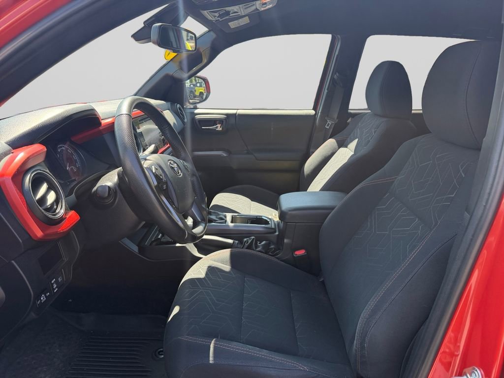 Used 2018 Toyota Tacoma TRD Off-Road image 10