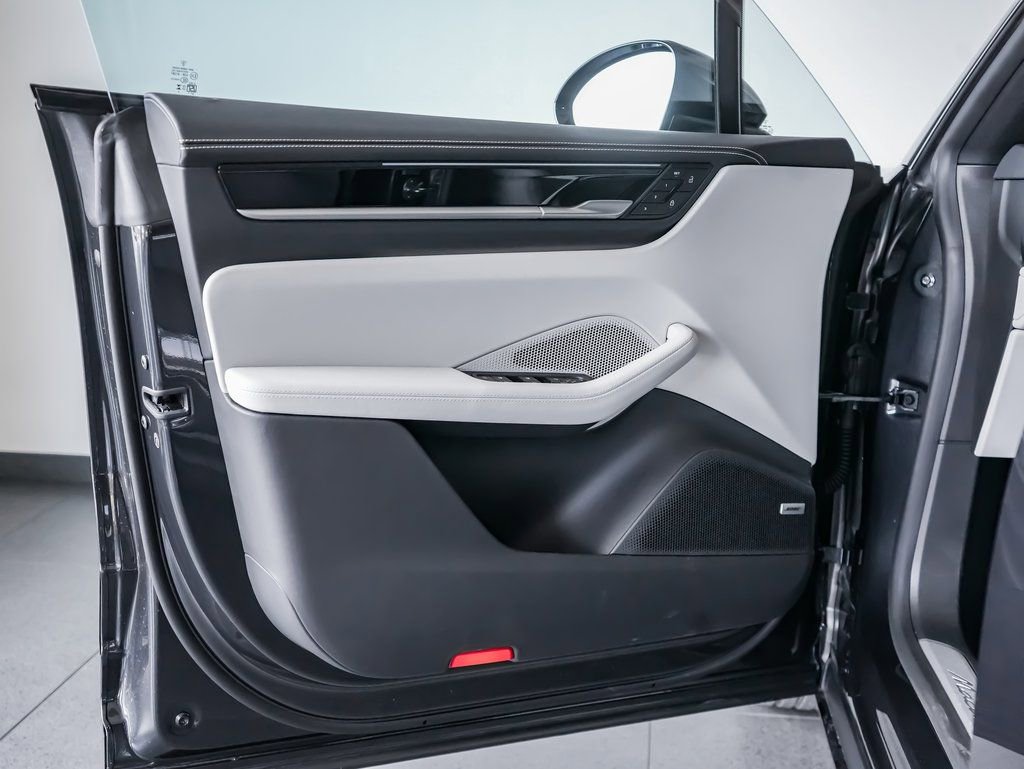 New 2026 Porsche Macan 4S Electric image 12