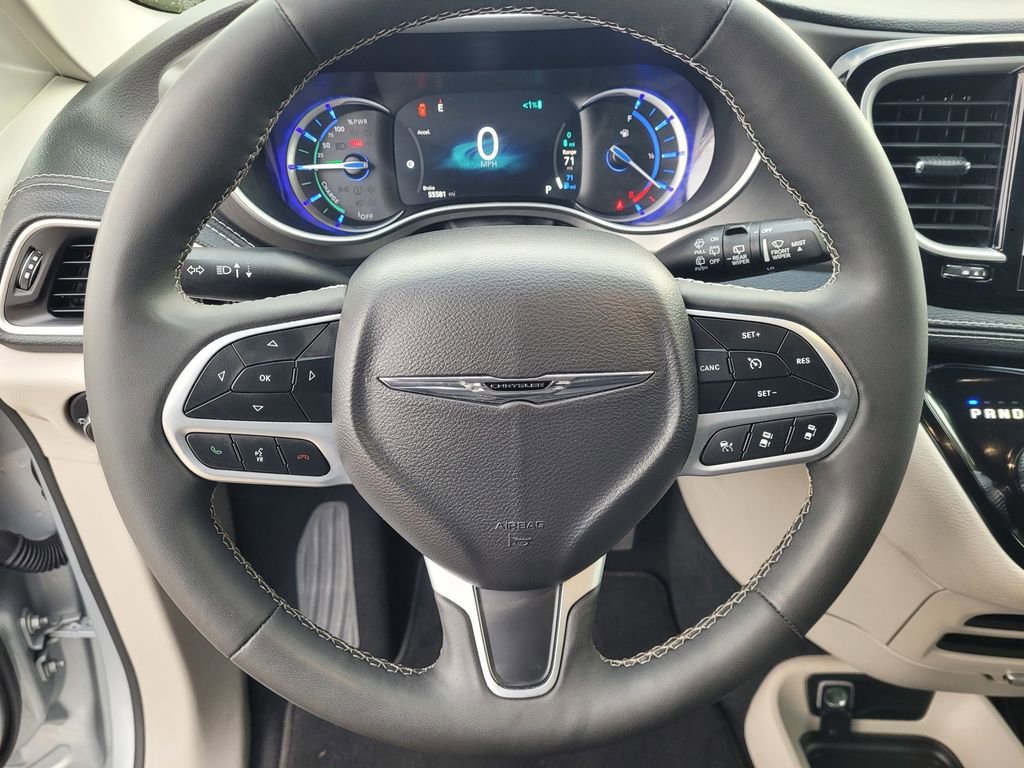 Used 2024 Chrysler Pacifica Select image 21