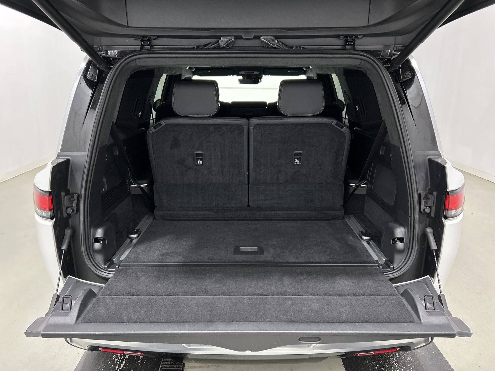 Used 2023 Rivian R1S Adventure AWD/4WD image 15