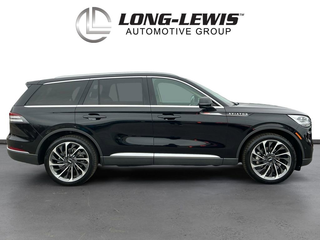 Used 2020 Lincoln Aviator Reserve w/ Equipment Group 202A image 8