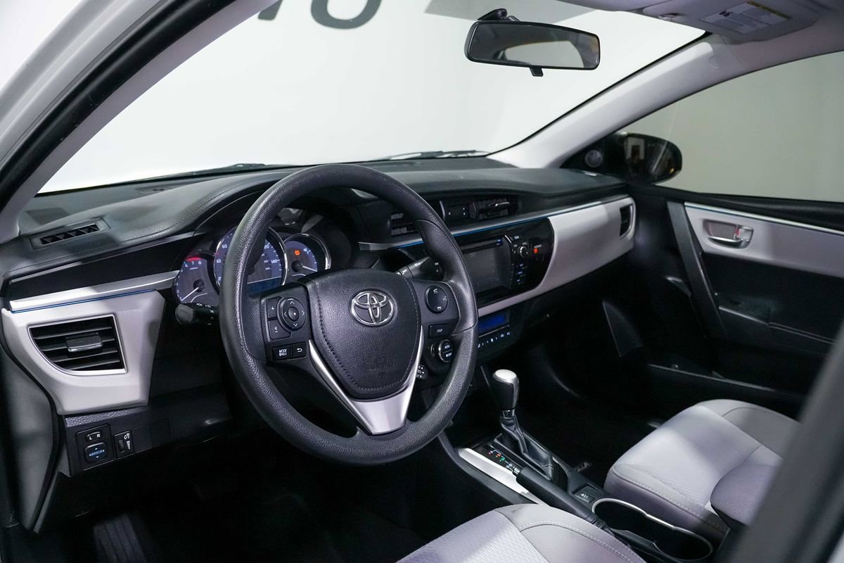 Used 2016 Toyota Corolla LE FWD image 12