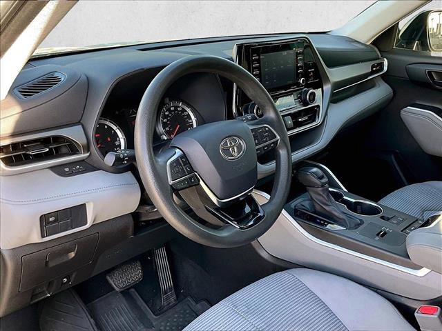 Used 2021 Toyota Highlander L image 14