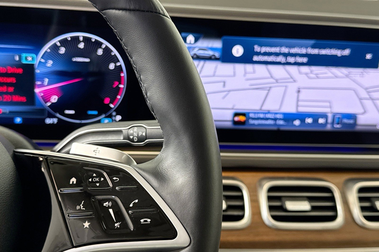 Used 2025 Mercedes-Benz GLE 350 4MATIC image 16