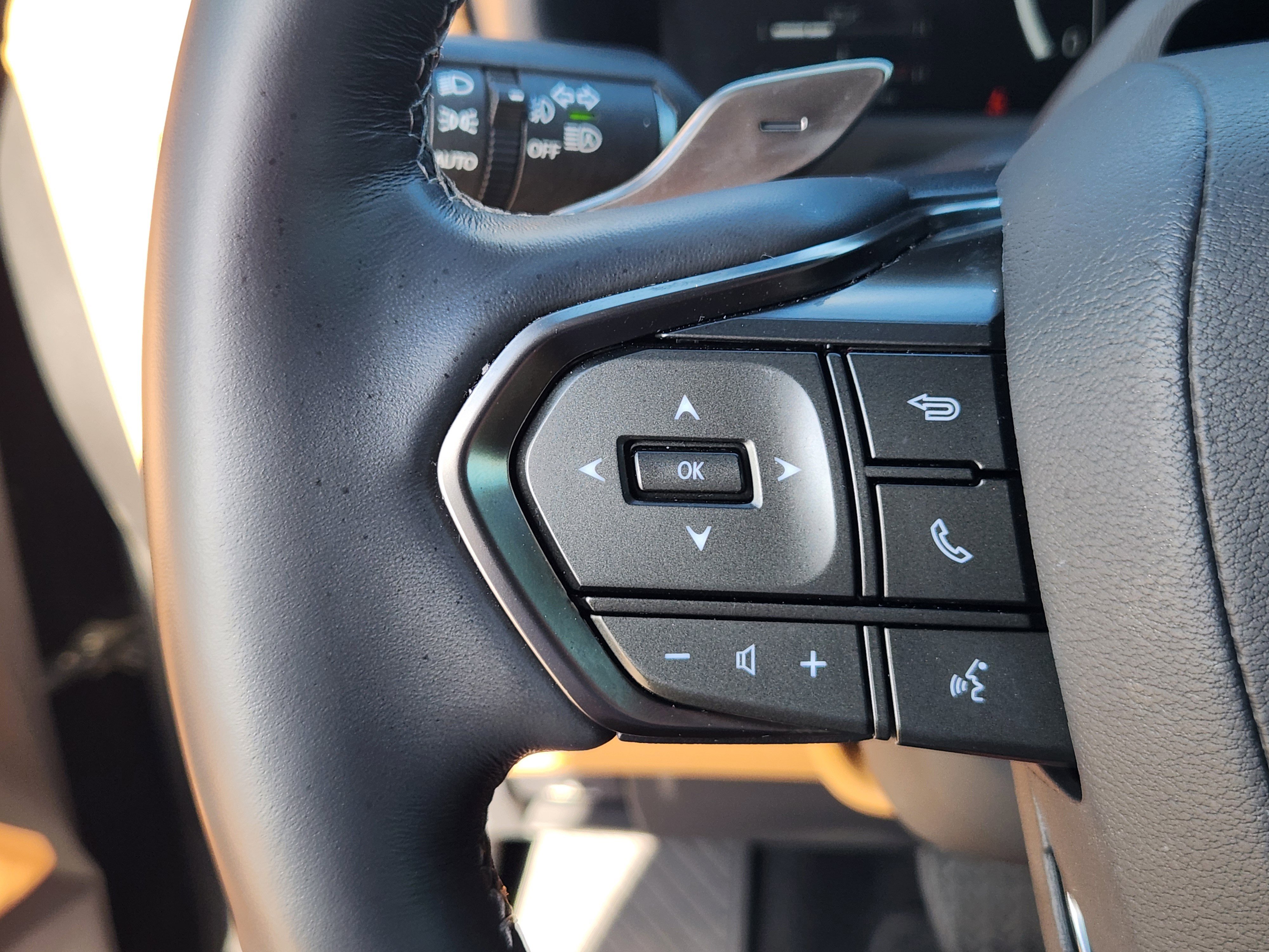 Used 2025 Lexus LX 600 4WD w/ Luxury Package image 35