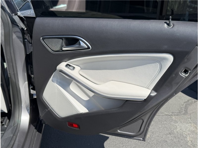 Used 2018 Mercedes-Benz CLA 250 image 17