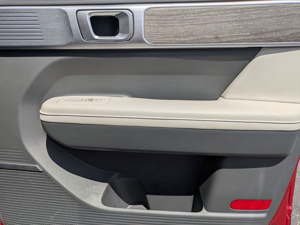 Used 2025 Hyundai Santa Fe Limited image 34