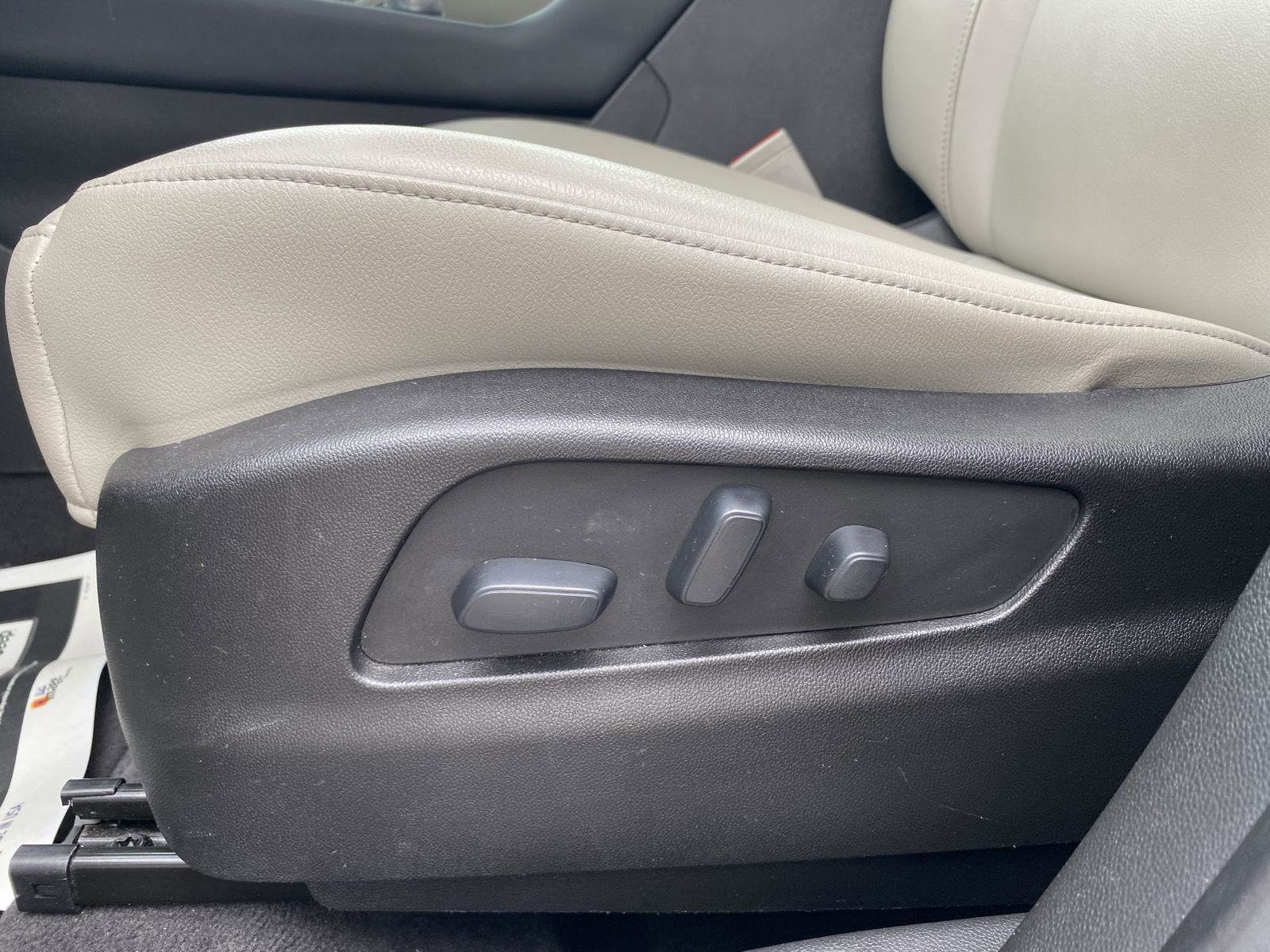 Used 2019 Cadillac XT4 Luxury w/ Cold Weather Package image 13