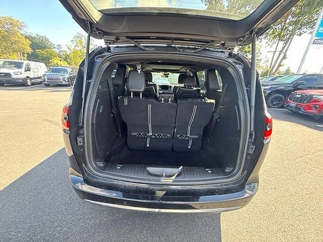 Used 2026 Chrysler Pacifica Limited FWD image 19
