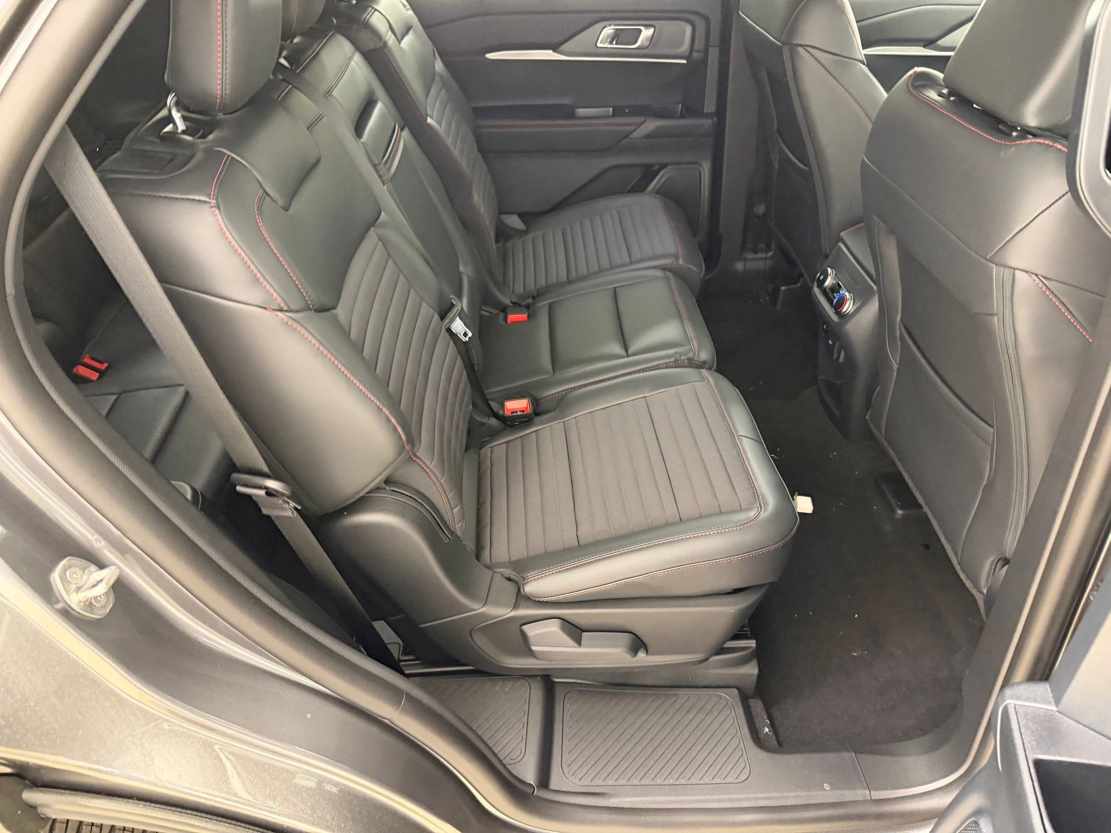 New 2026 Ford Explorer ST-Line w/ ST-Line Street Pack image 26