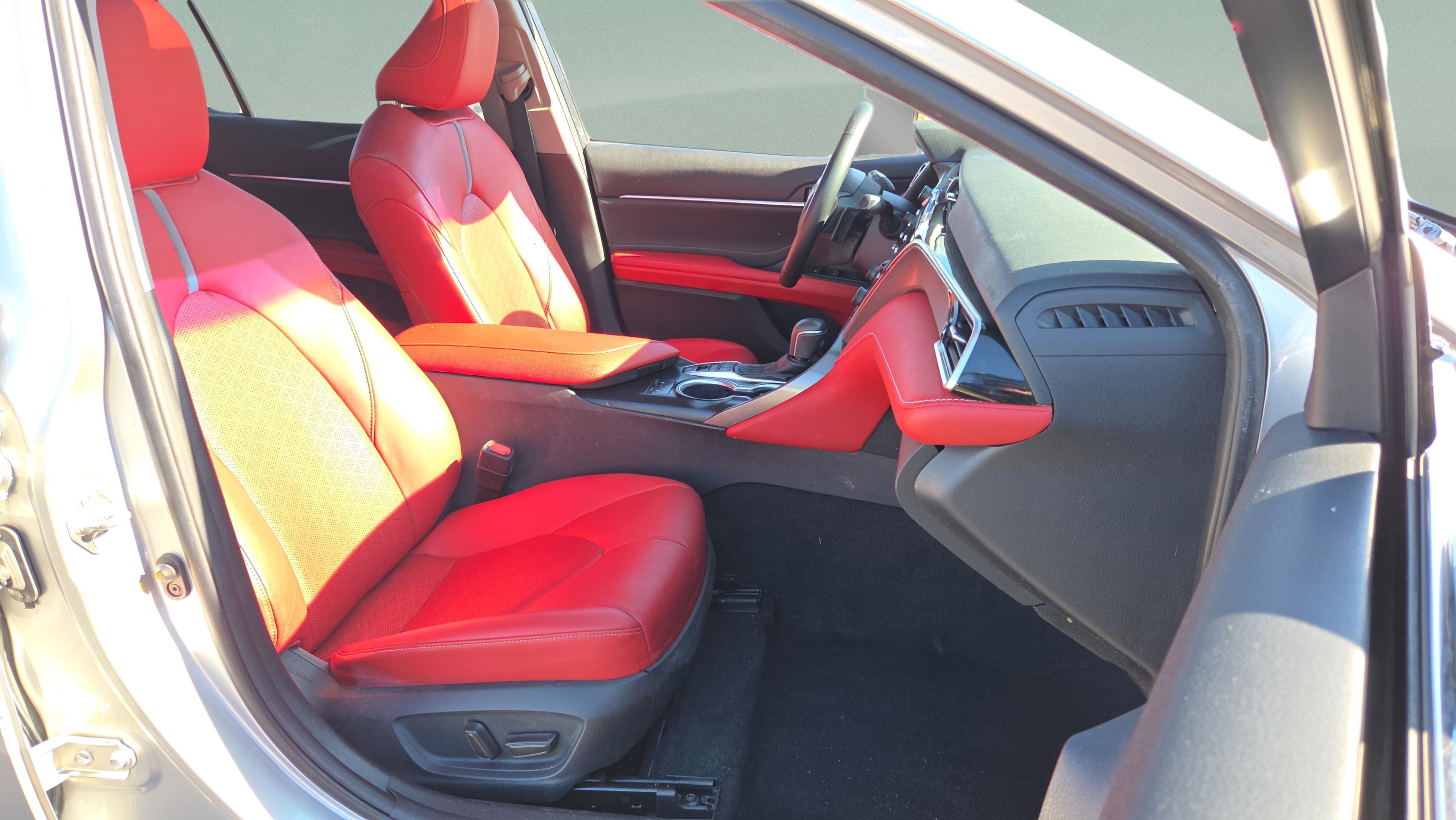 Used 2018 Toyota Camry XSE image 17