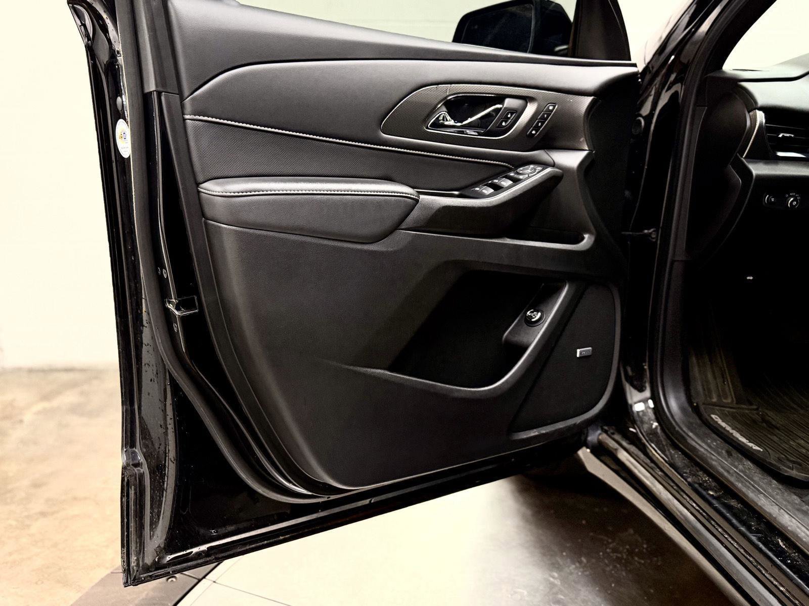 Used 2022 Chevrolet Traverse Premier w/ Redline Edition image 11