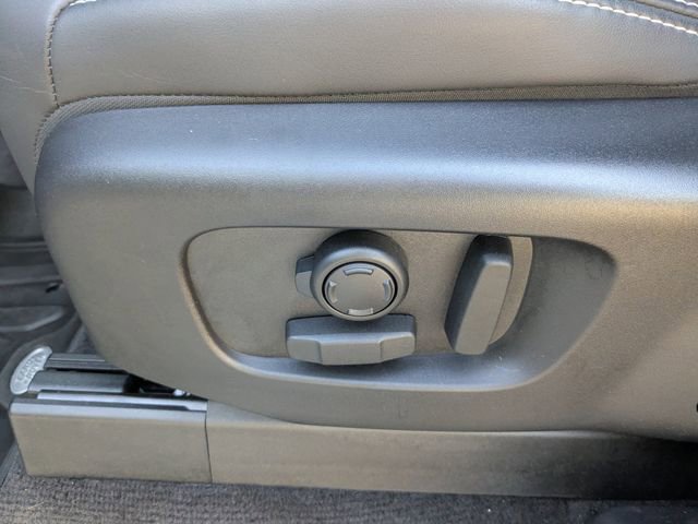 Used 2025 Land Rover Discovery Metropolitan Edition image 17