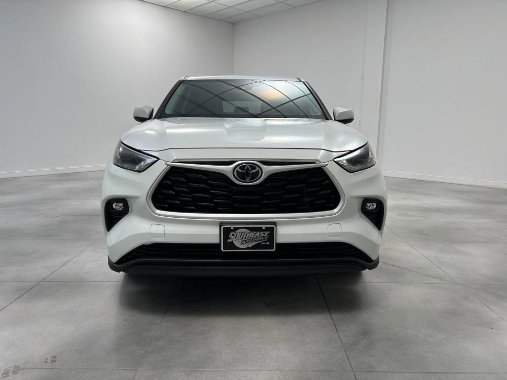 Used 2023 Toyota Highlander LE video 2
