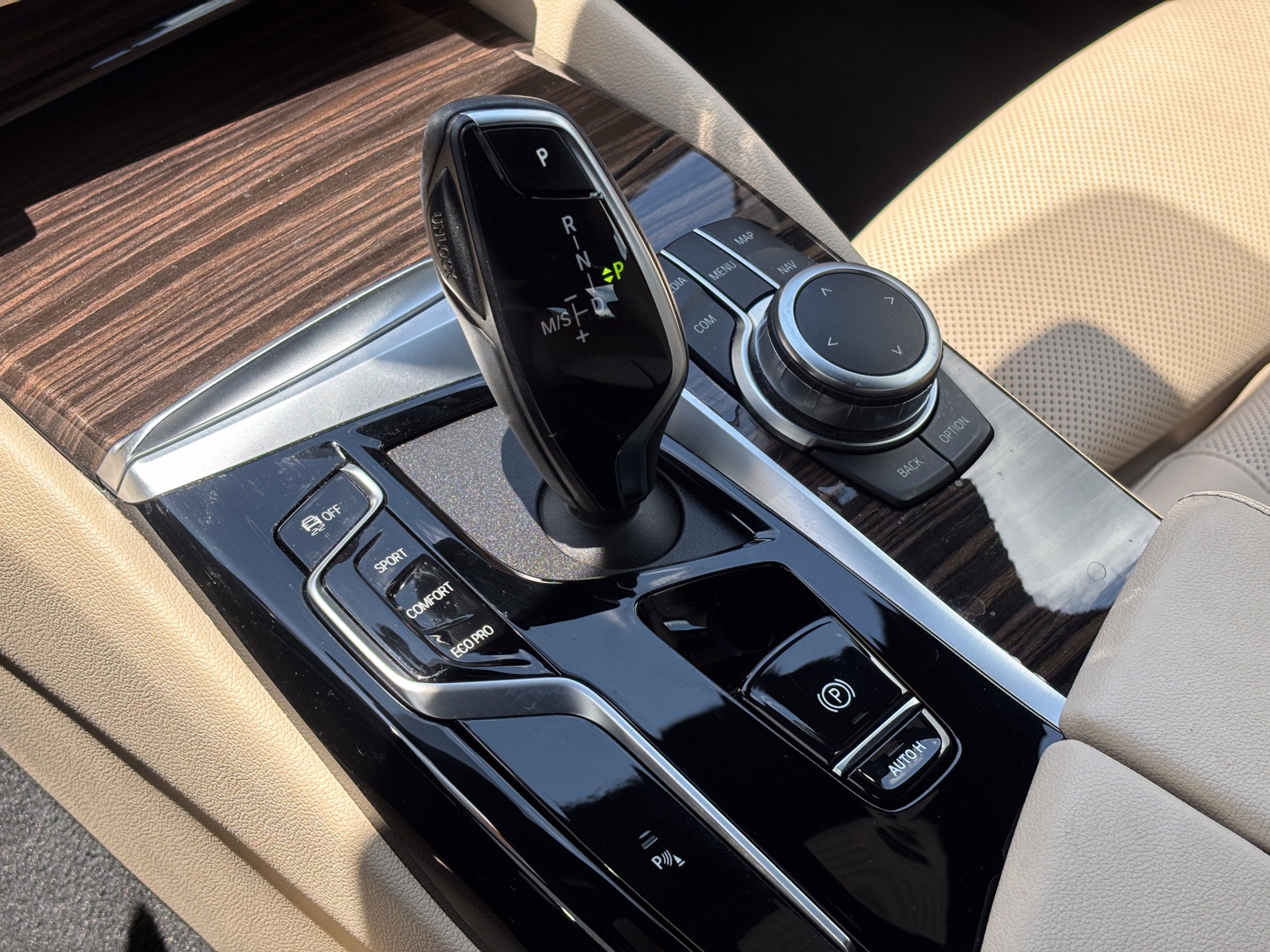 Used 2022 BMW 530i w/ Premium Package RWD image 10