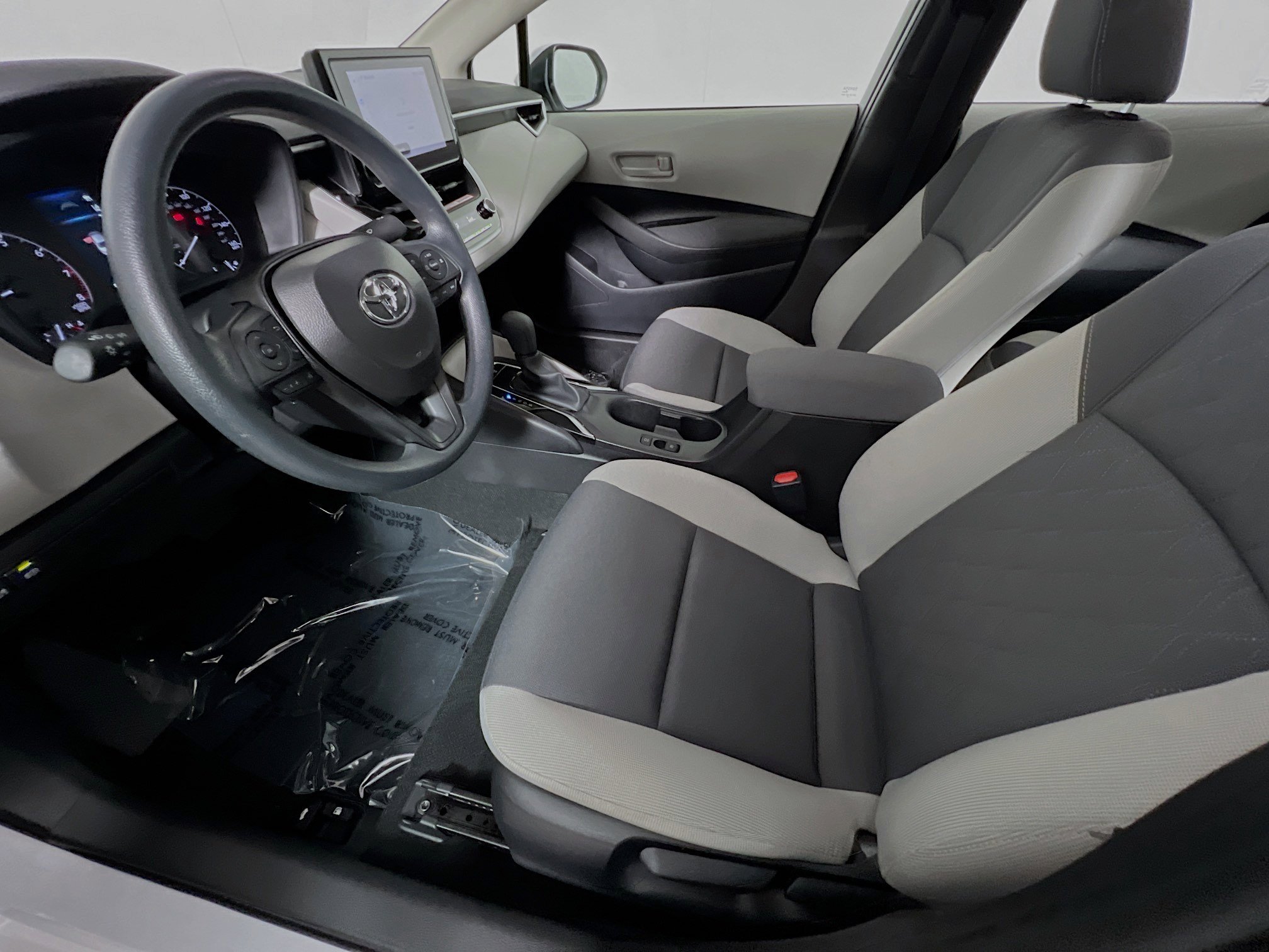 Used 2025 Toyota Corolla LE FWD image 15