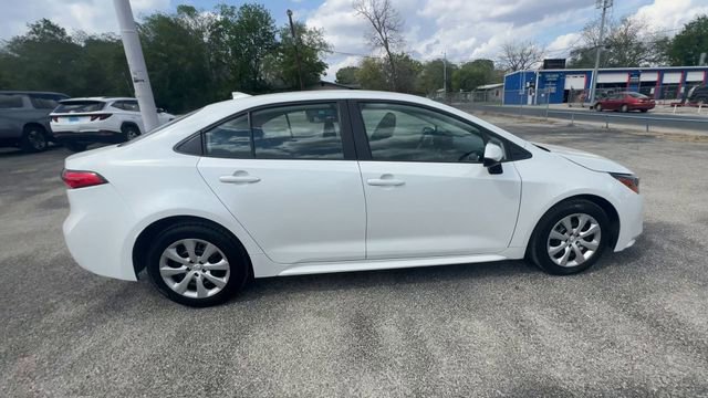 Used 2025 Toyota Corolla LE FWD image 9