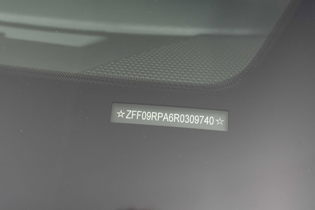 Used 2024 Ferrari Roma Spider image 28