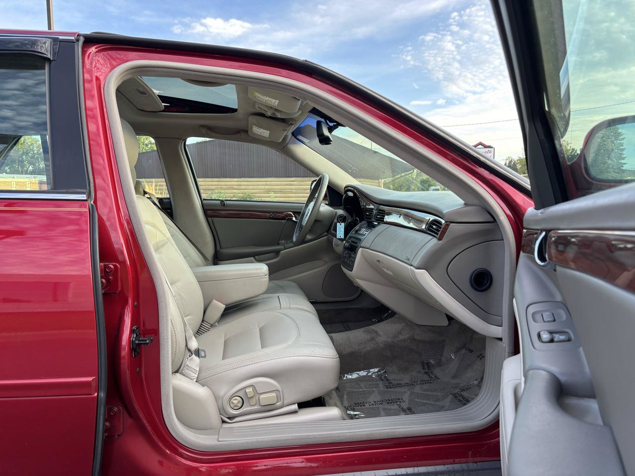 Used 2003 Cadillac De Ville w/ Comfort & Convenience Package FWD image 36