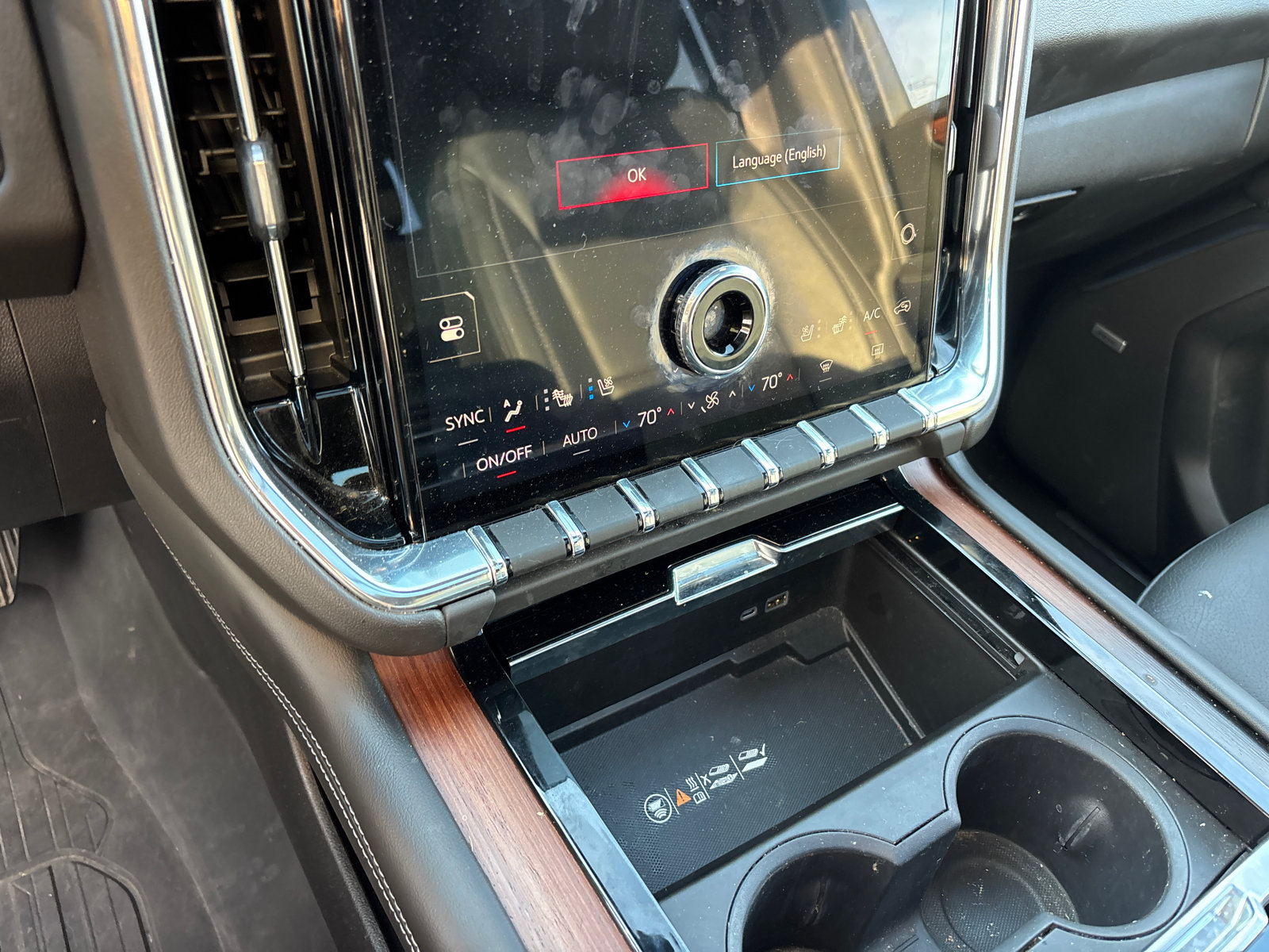 Used 2025 GMC Yukon Denali w/ Sun & Power Step Package AWD/4WD image 21