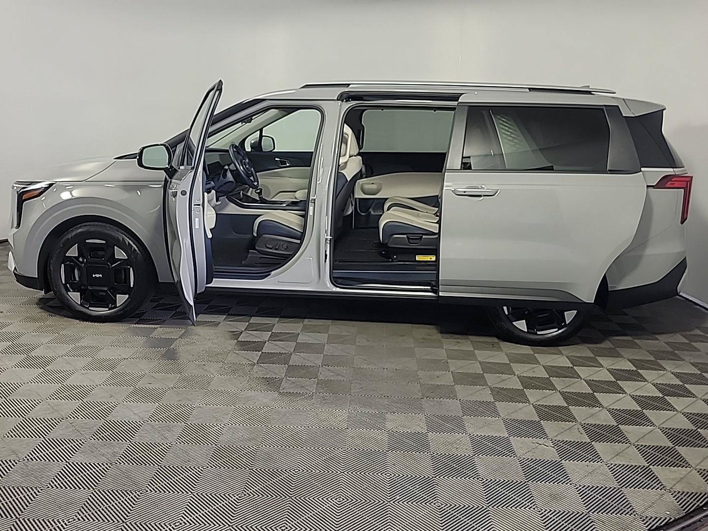 Used 2026 Kia Carnival EX FWD image 16