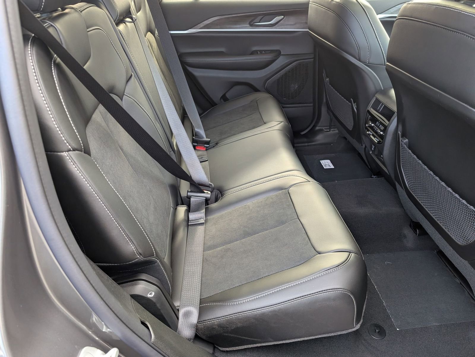 New 2026 Jeep Grand Cherokee Altitude image 27