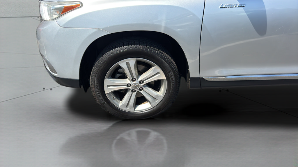 Used 2012 Toyota Highlander Limited w/ Tow Pkg FWD image 38