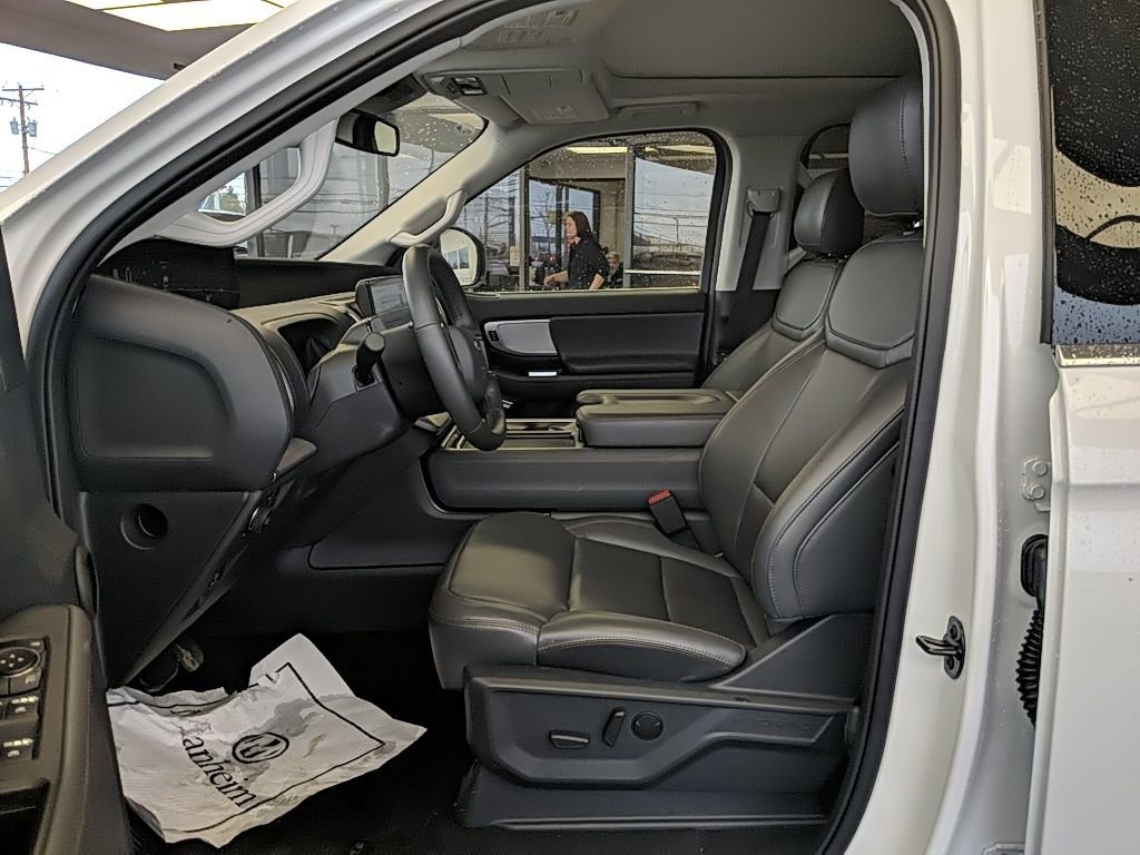 Certified 2025 Ford Expedition Active image 12