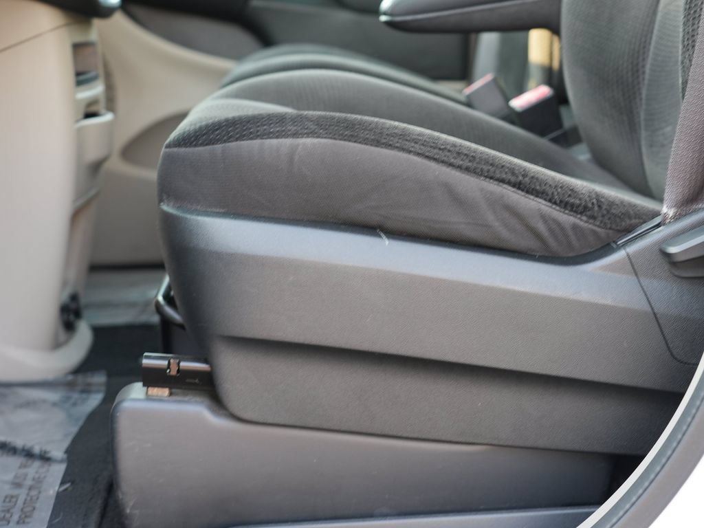 Used 2018 Dodge Grand Caravan SE w/ UConnect Hands-Free Group FWD image 14