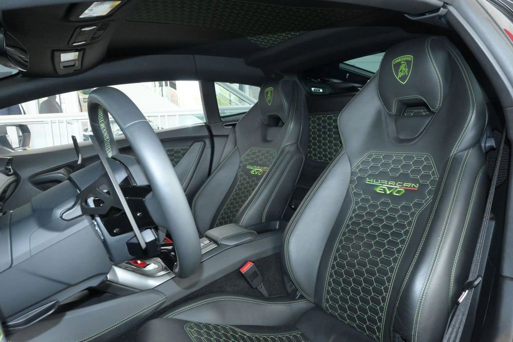 Used 2023 Lamborghini Huracan EVO RWD image 30