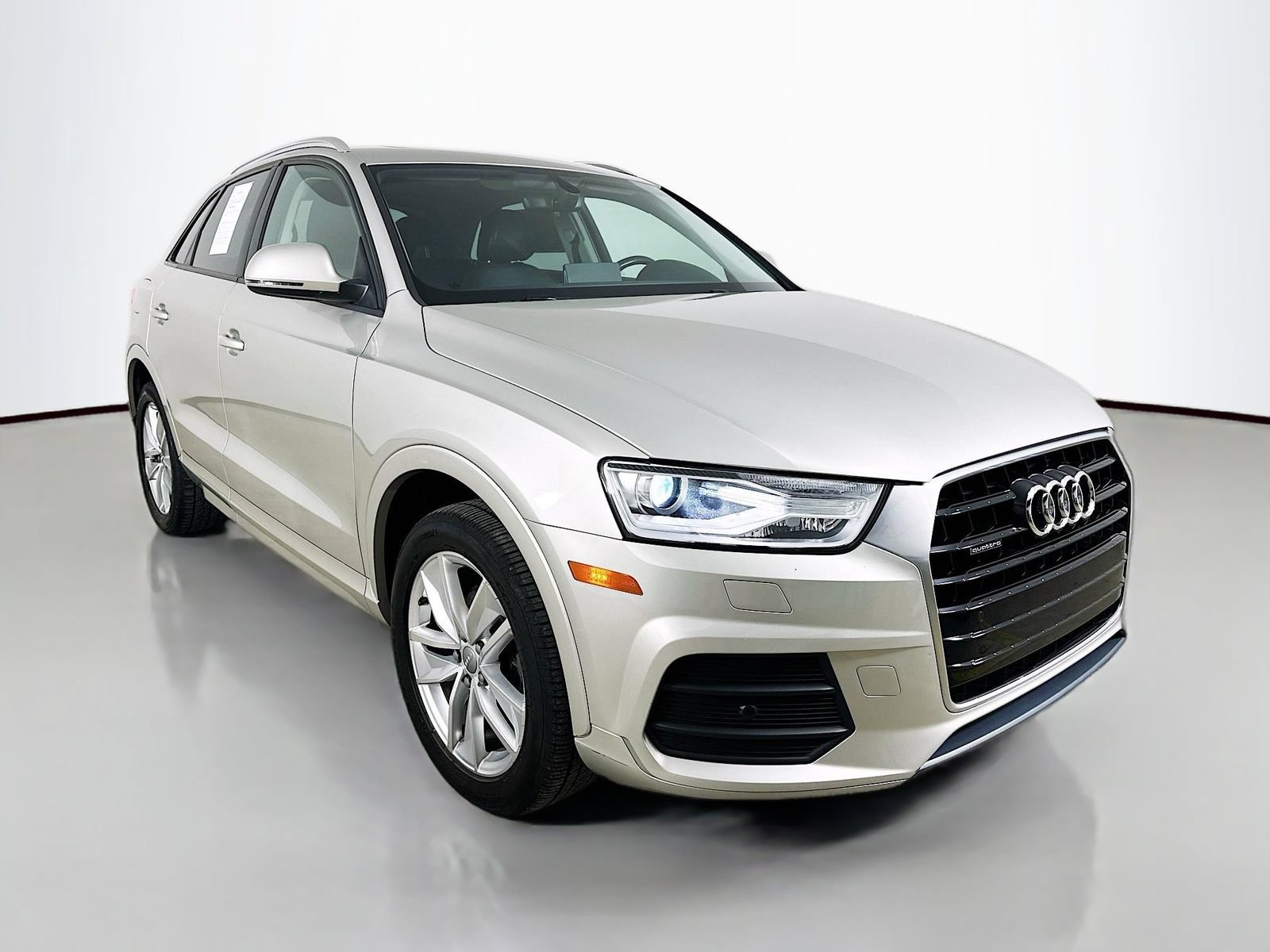 Used 2017 Audi Q3 2.0T Premium w/ Convenience Package AWD/4WD image 3