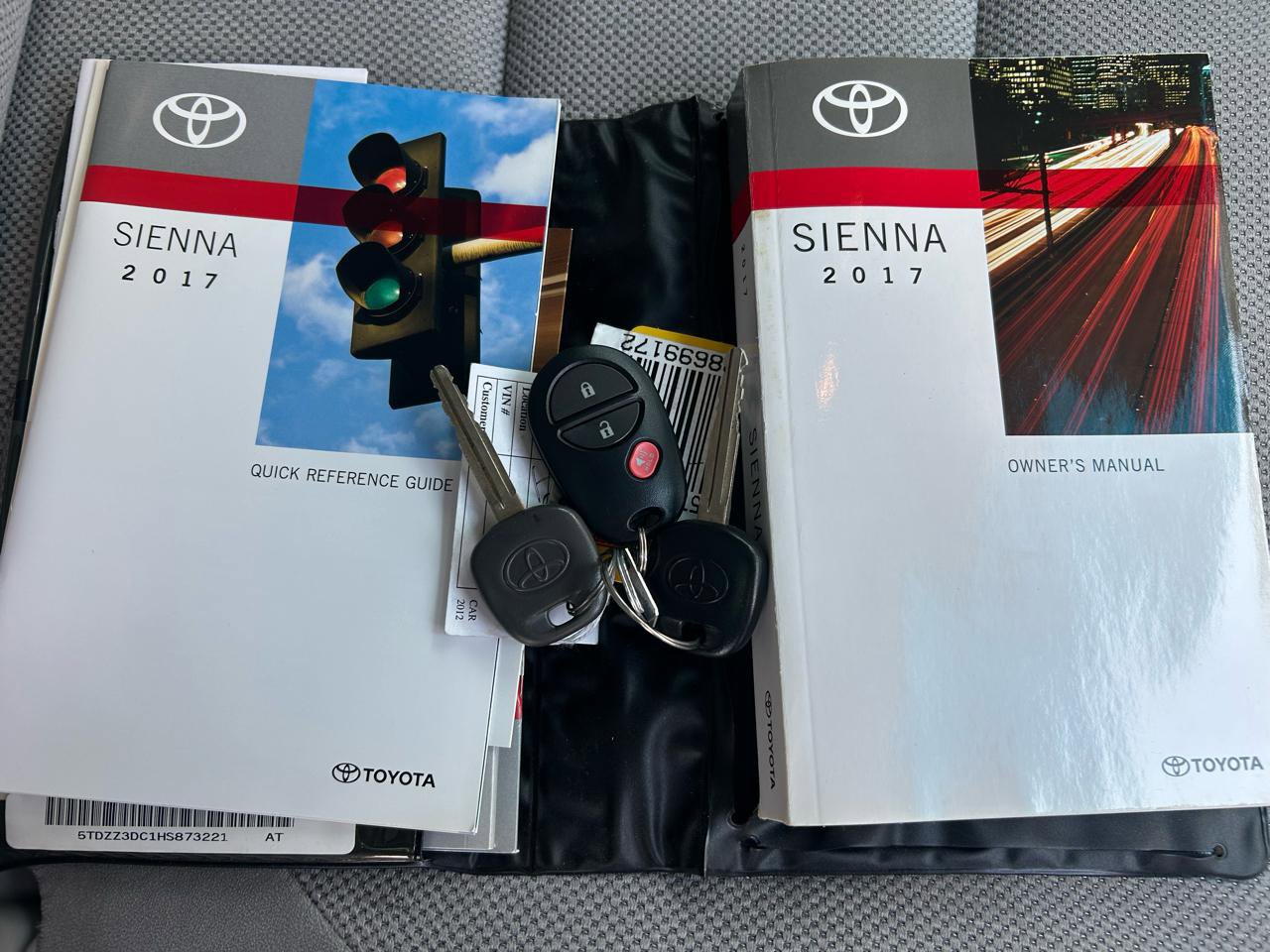 Used 2017 Toyota Sienna L FWD image 33