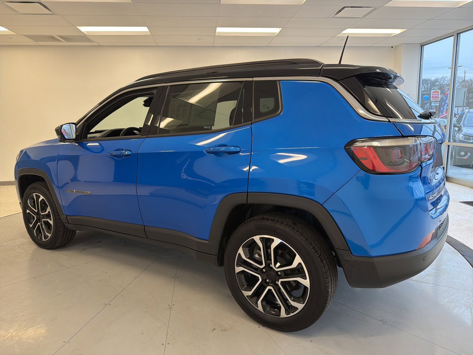 Used 2024 Jeep Compass Limited image 5