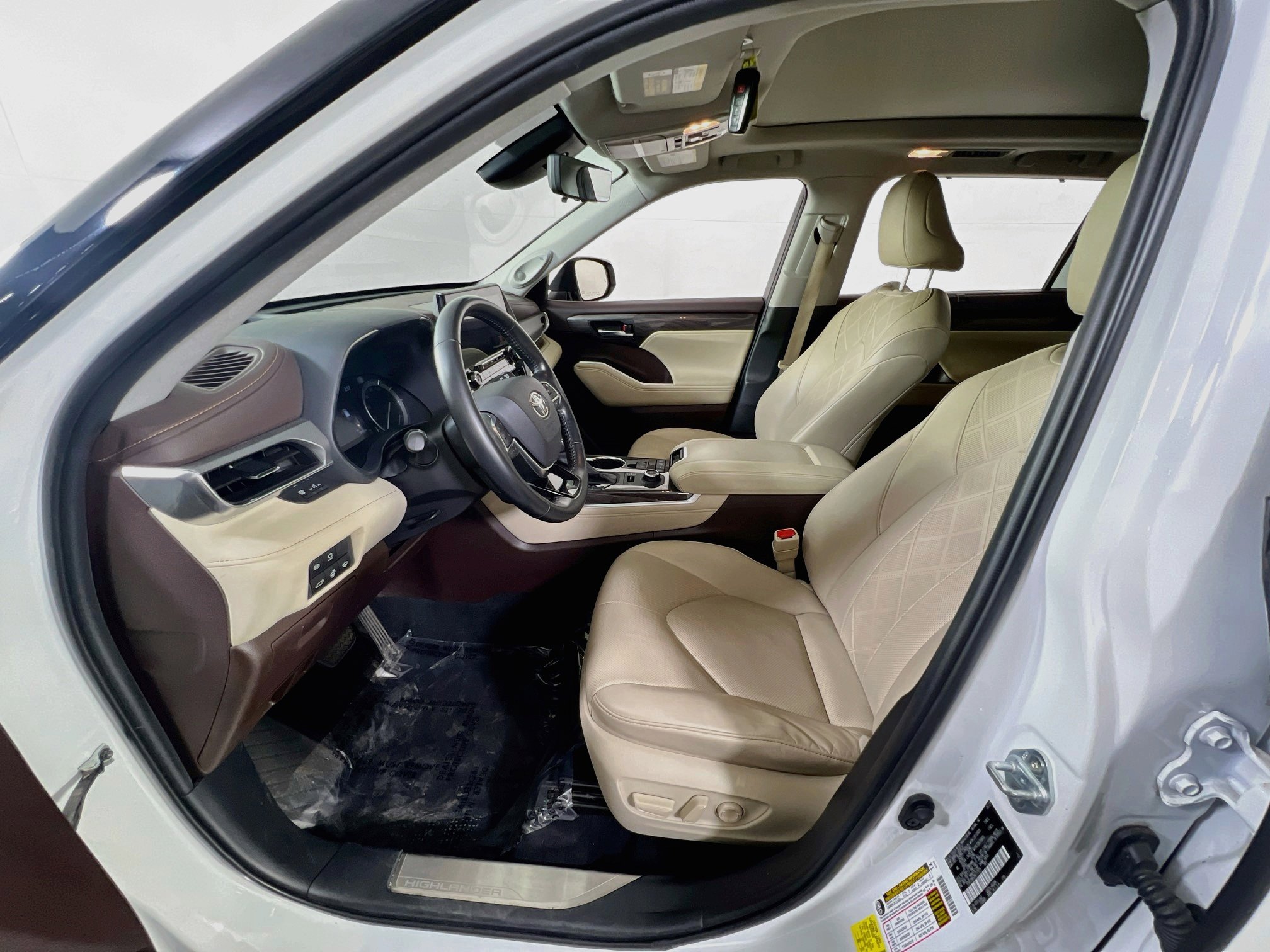 Used 2021 Toyota Highlander Platinum image 21