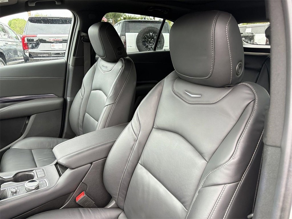 Certified 2023 Cadillac XT4 Luxury w/ Cold Weather Package image 23