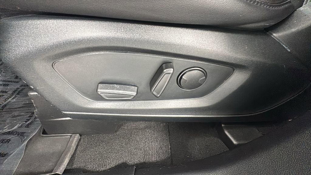 Used 2022 Ford Explorer XLT w/ Equipment Group 202A image 11