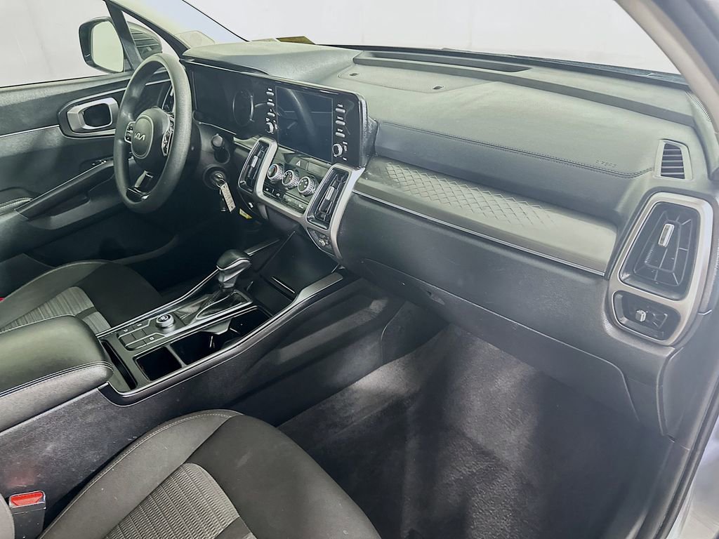 Used 2022 Kia Sorento LX image 29