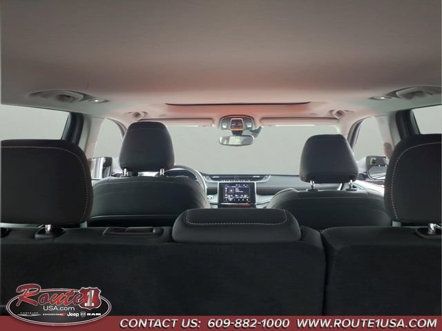 Used 2024 Jeep Grand Cherokee Laredo X AWD/4WD image 20